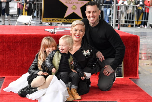 Pink, son &eacute;poux Carey Hart et leurs enfants Willow Sage et Jameson sur le Walk of Fame