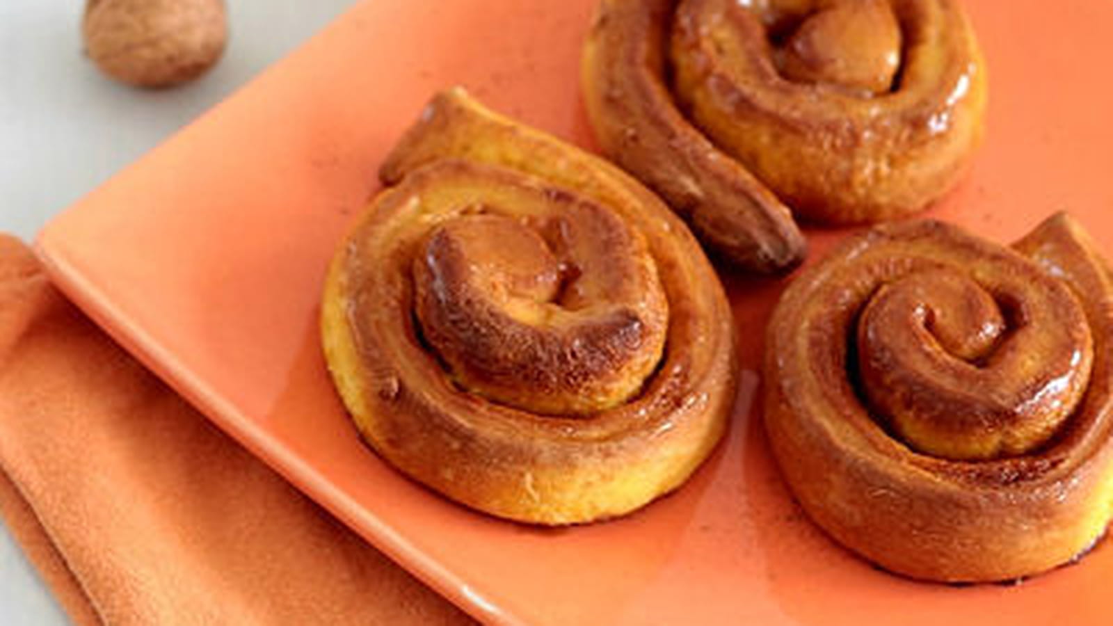 Brioches roulées à la courge et à la cannelle