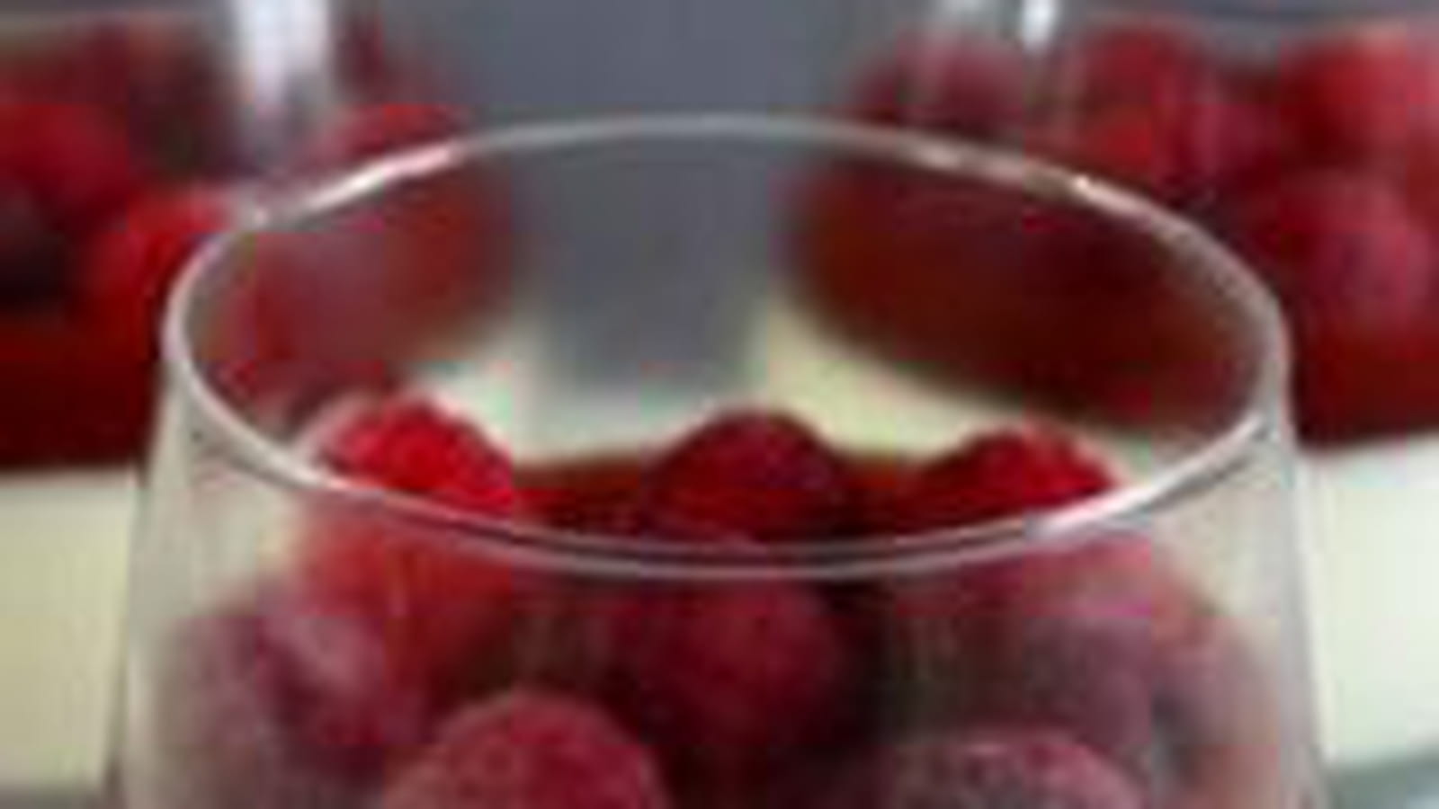 Panna cotta vanillée et framboises