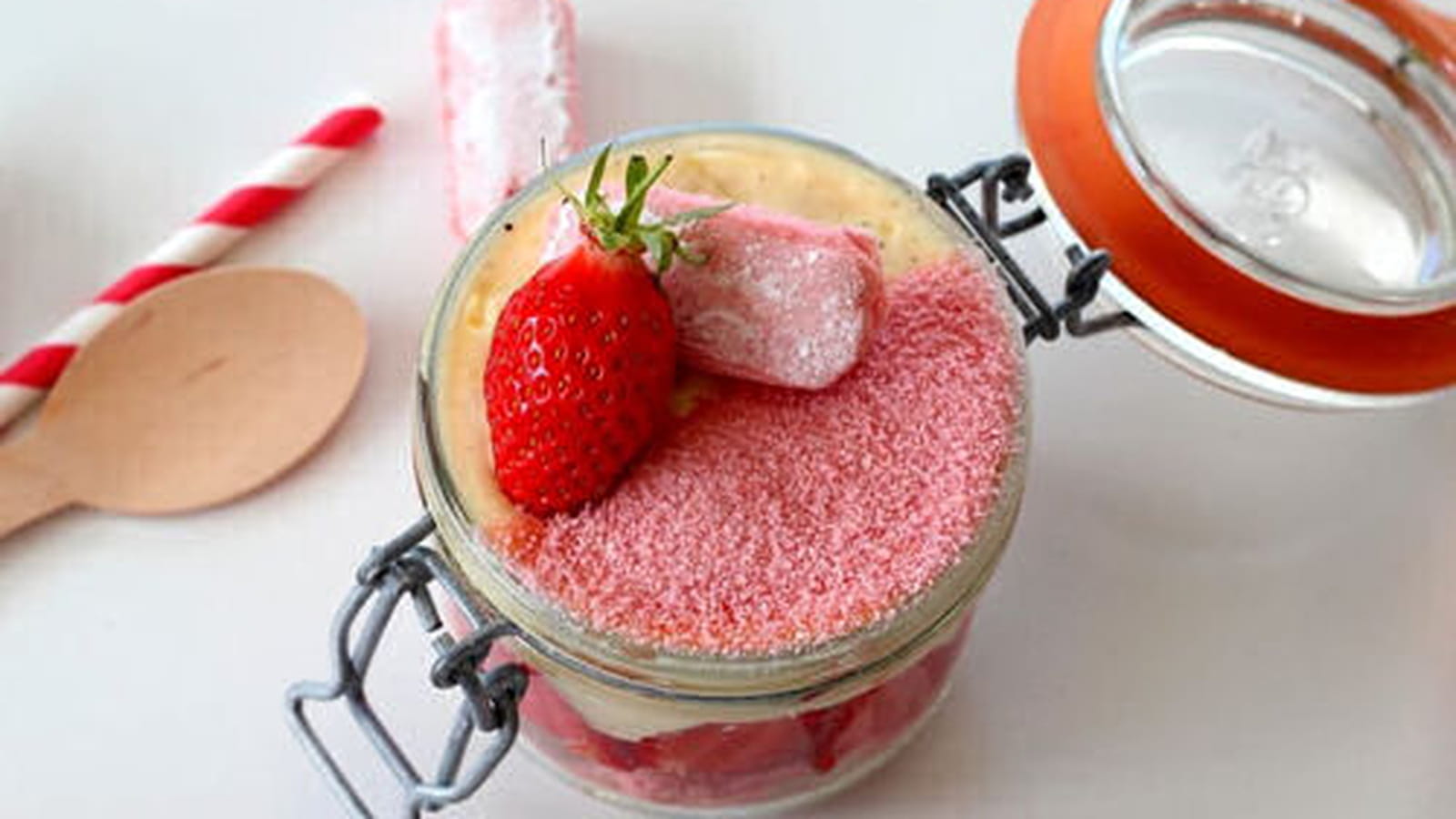 Tiramisu aux biscuits roses de Reims et fraises