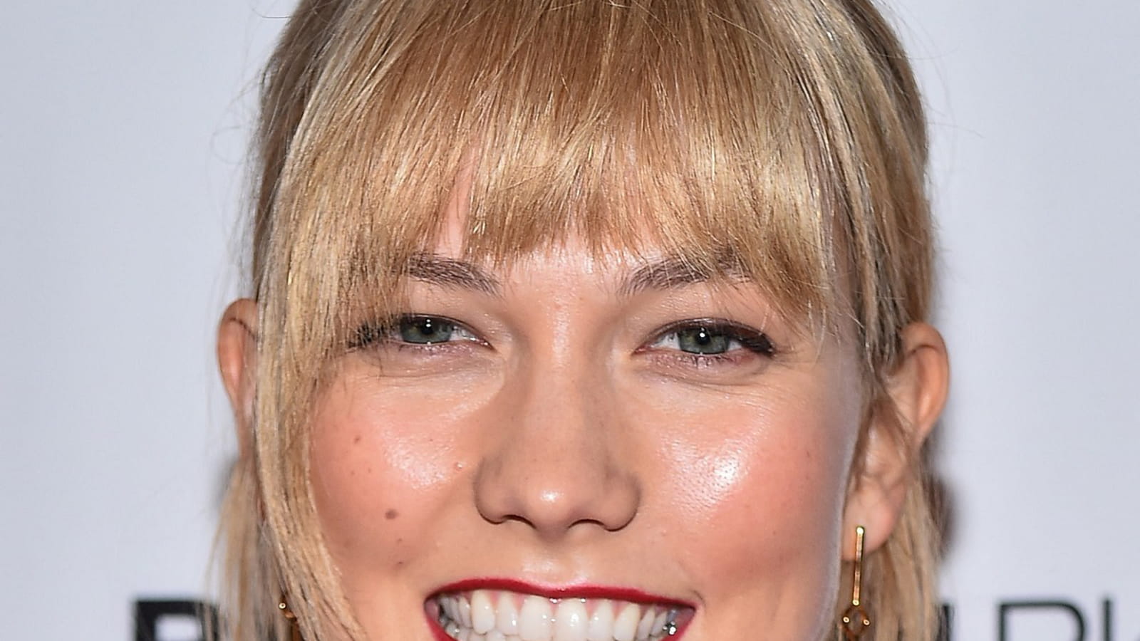 Karlie Kloss avec frange