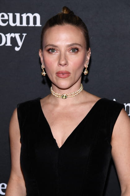 Scarlett Johansson trouve la meilleur fa&ccedil;on de coiffer ses cheveux courts