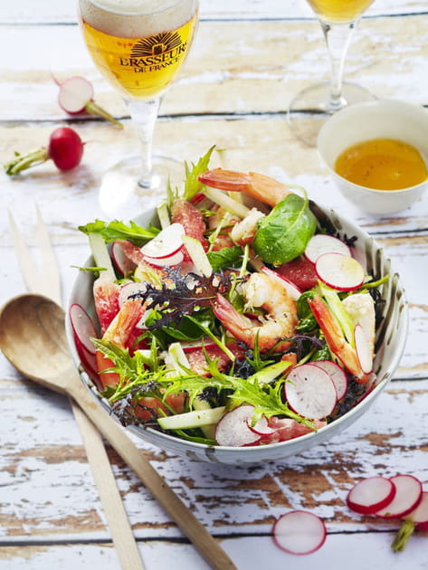 Salade de crevettes aux radis, pamplemousse, pomme, jeunes pousses et coriandre