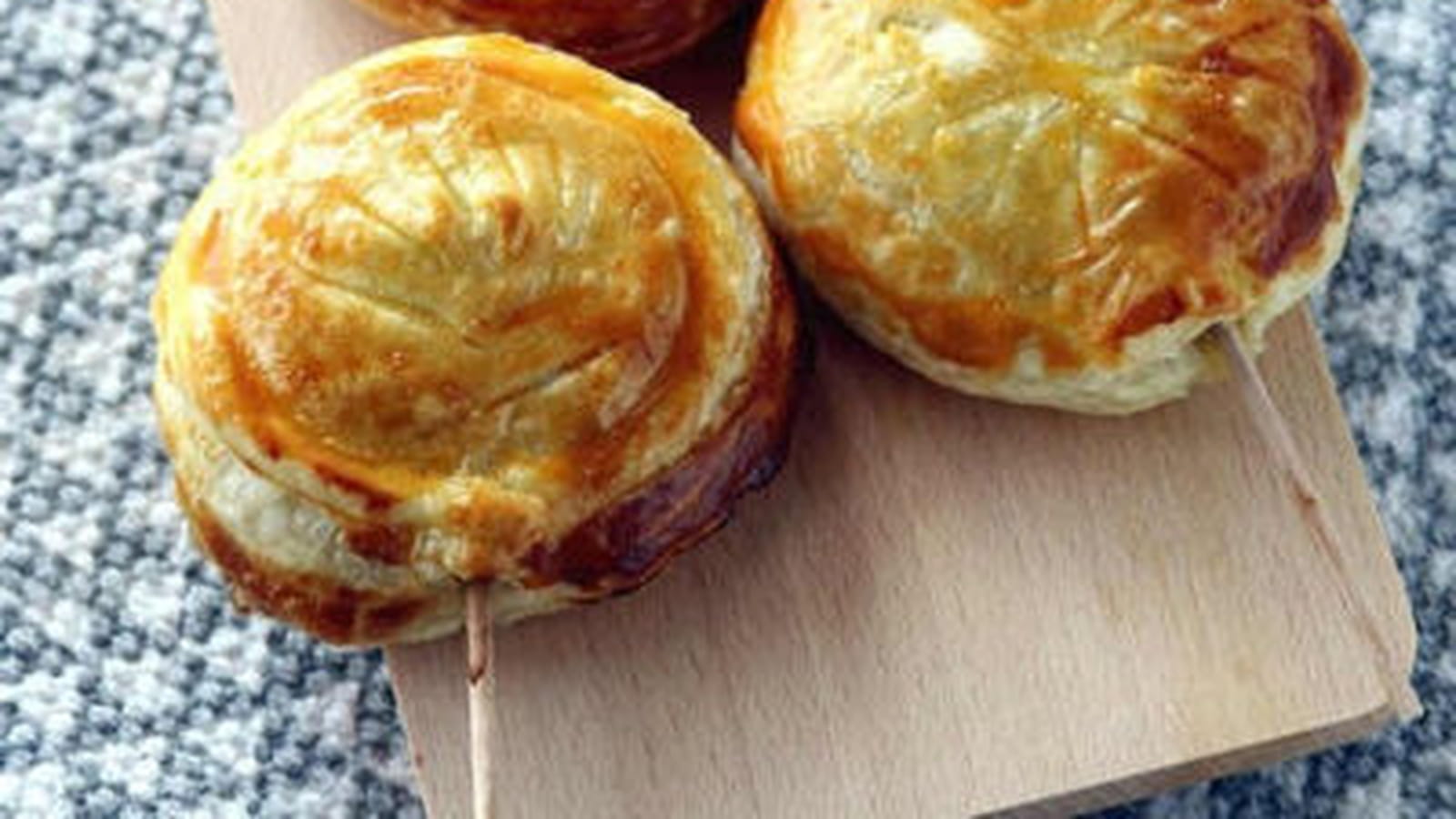 Mini galettes à la mousse de roquefort et clémentines confites