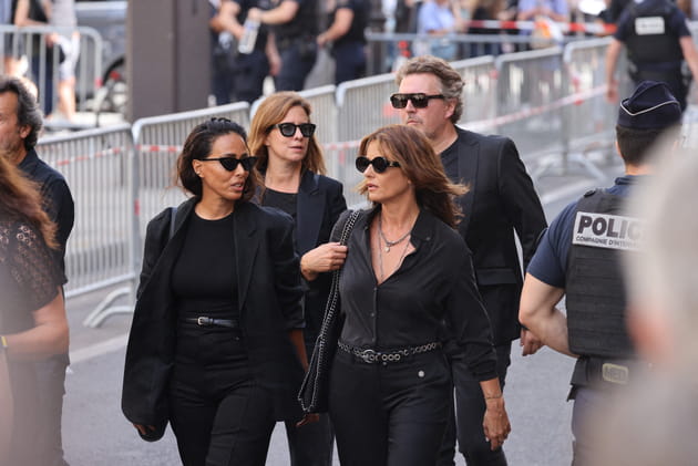 Faustine Bollaert a fait ses adieux à Thierry Ardisson : funérailles de l'homme en noir