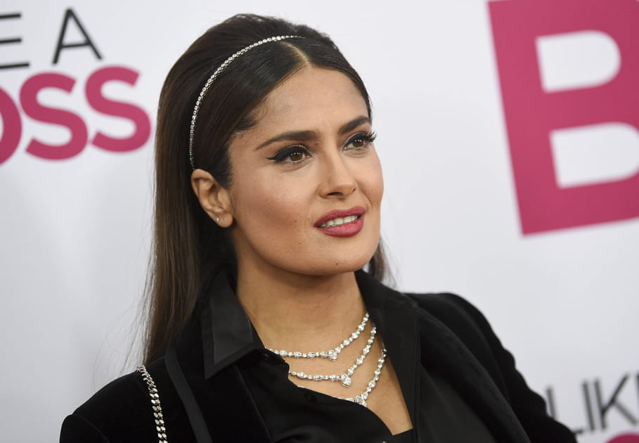 Top&nbsp;: Salma Hayek et son serre-t&ecirc;te &agrave; strass