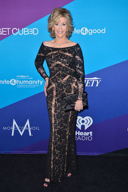 Jane Fonda en robe longue en dentelle