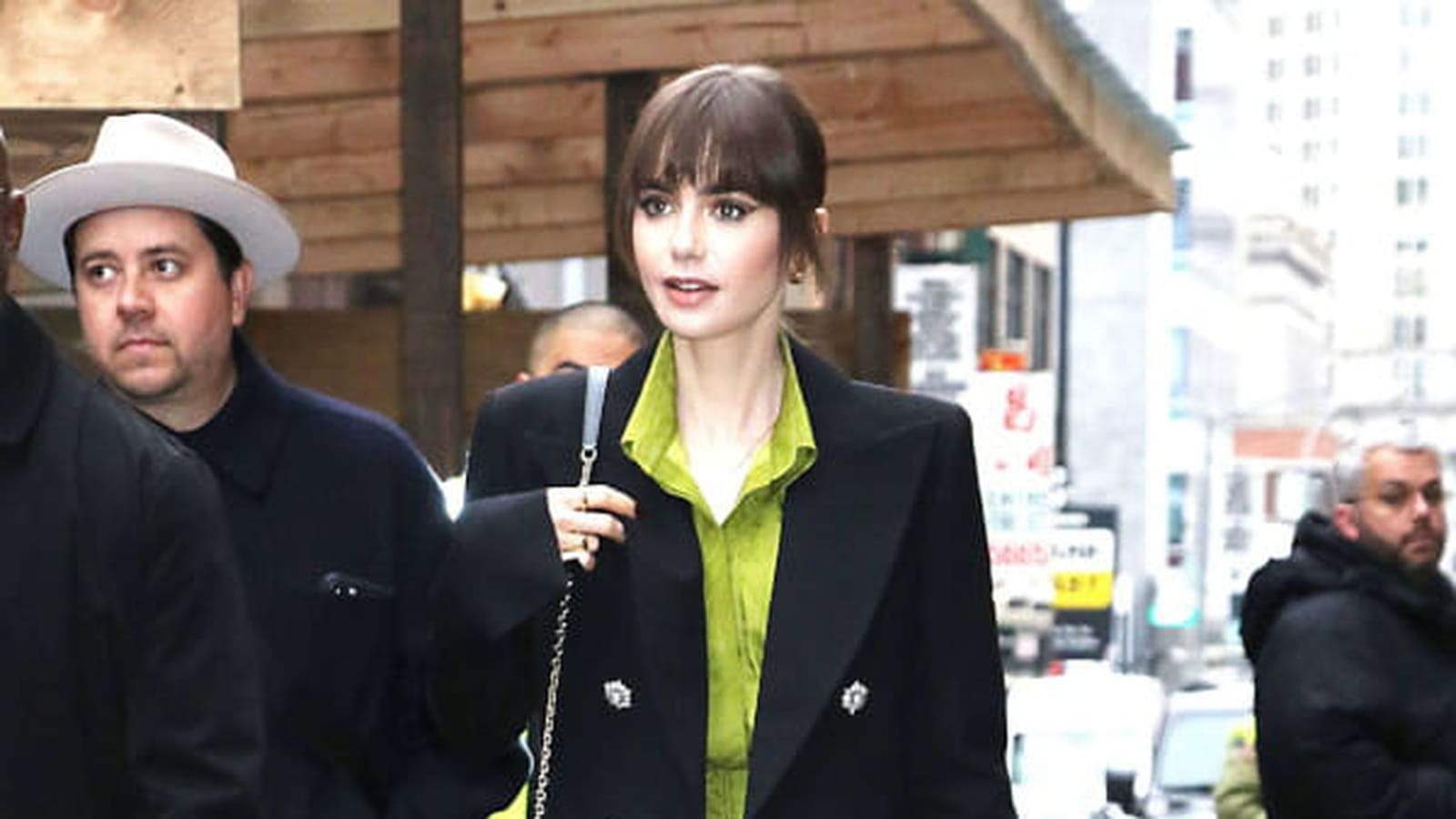 Lily Collins le 15 décembre 2022