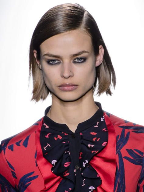 Le carr&eacute; court avec raie sur le c&ocirc;t&eacute;