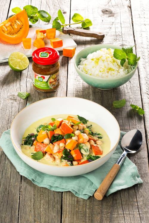 Curry vert de potimarron, pois chiches, épinards et patate douce