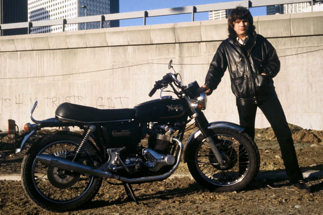 Daniel Balavoine prend la pose, en 1979