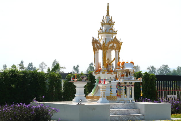 Des conditions de travail alléchantes : le temple