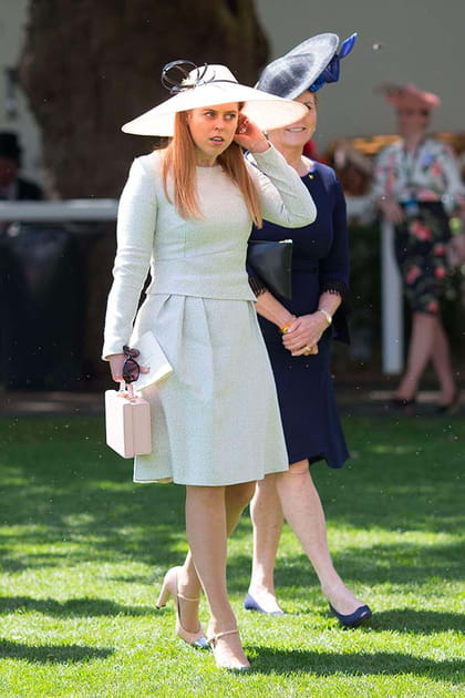 Beatrice d'York en ensemble vert d'eau