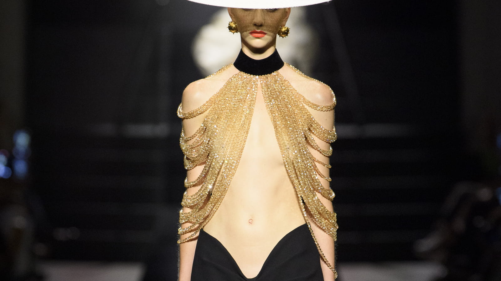 Look 16