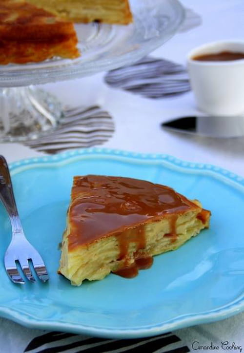 Gâteau invisible aux pommes et coulis de carambar