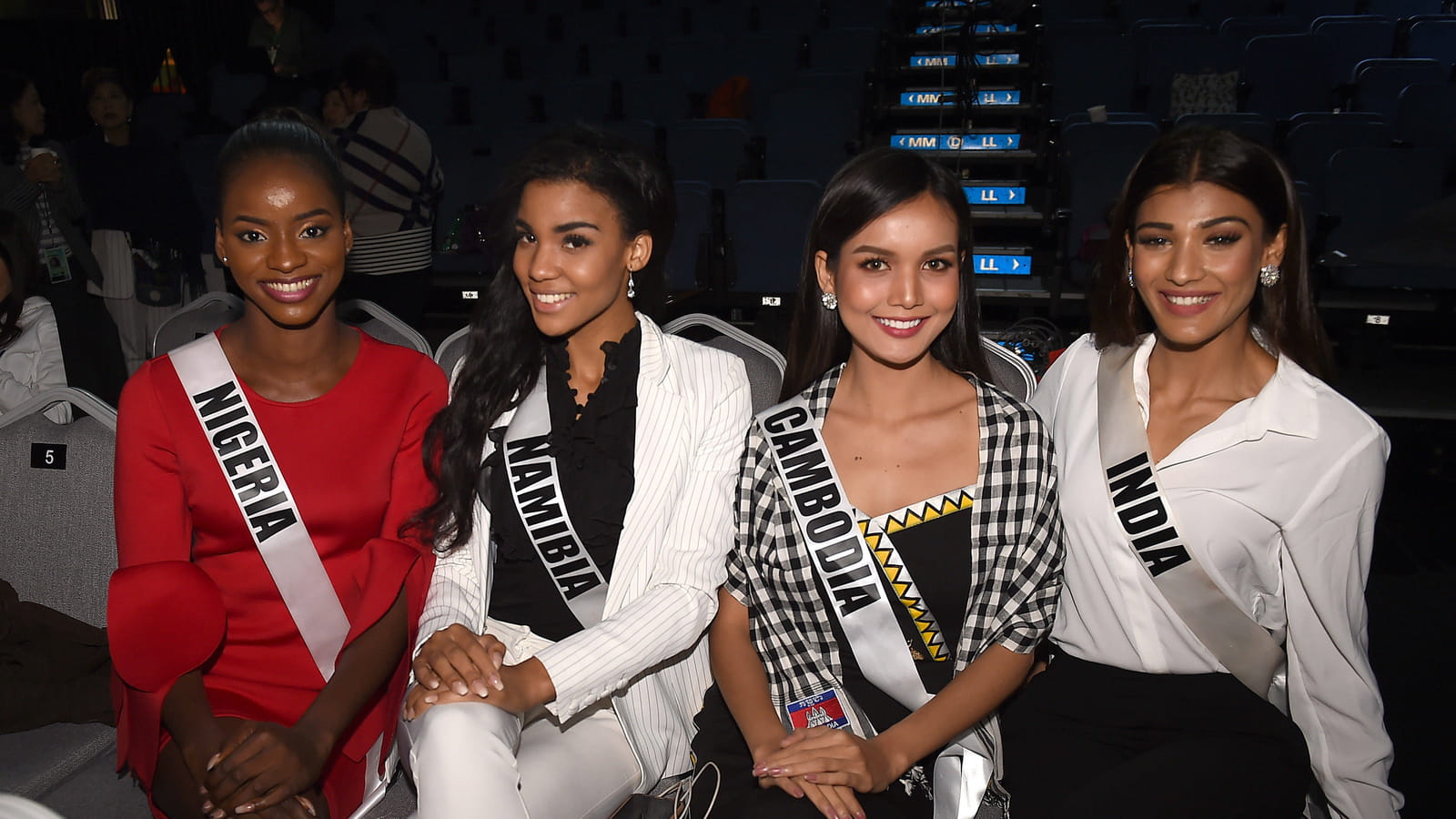 Les Miss, souriantes aux répétitions