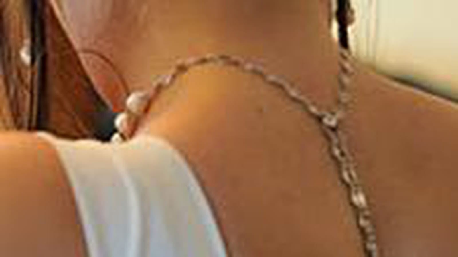 Dos nu et bijoux