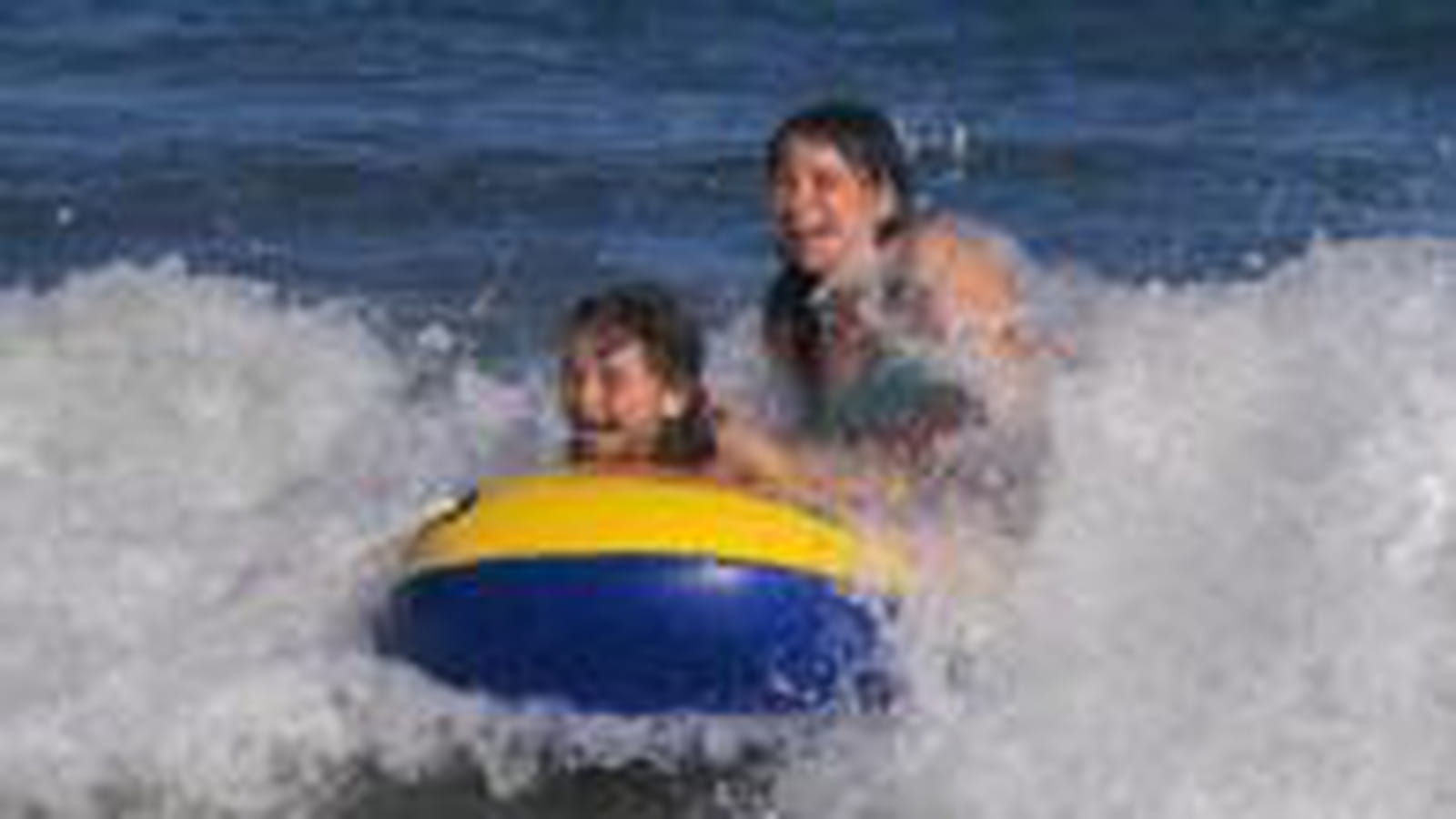 Grosse marade dans les vagues
