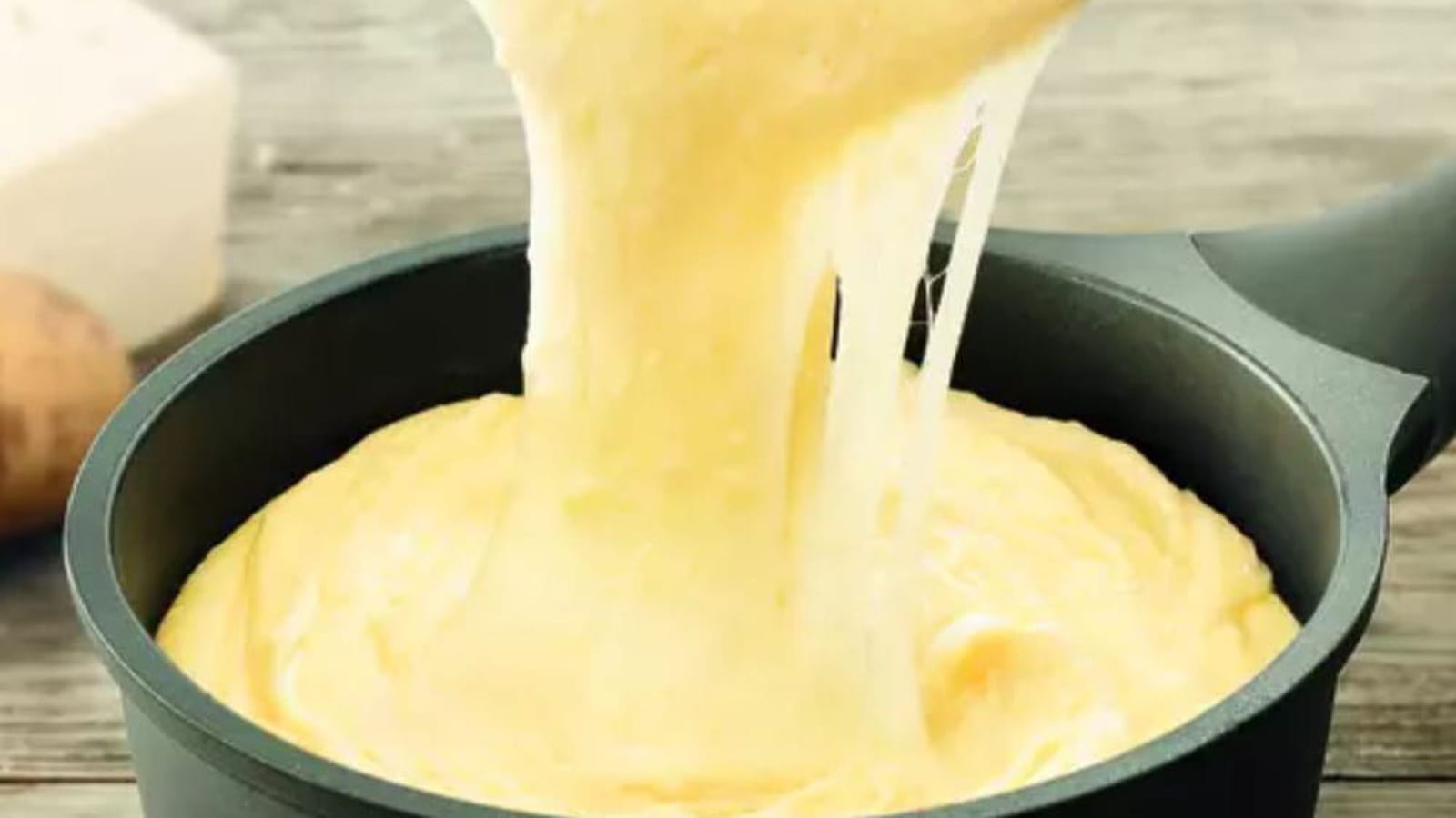 Aligot maison minute avec l’écrasé de pomme de terre POM BISTRO
