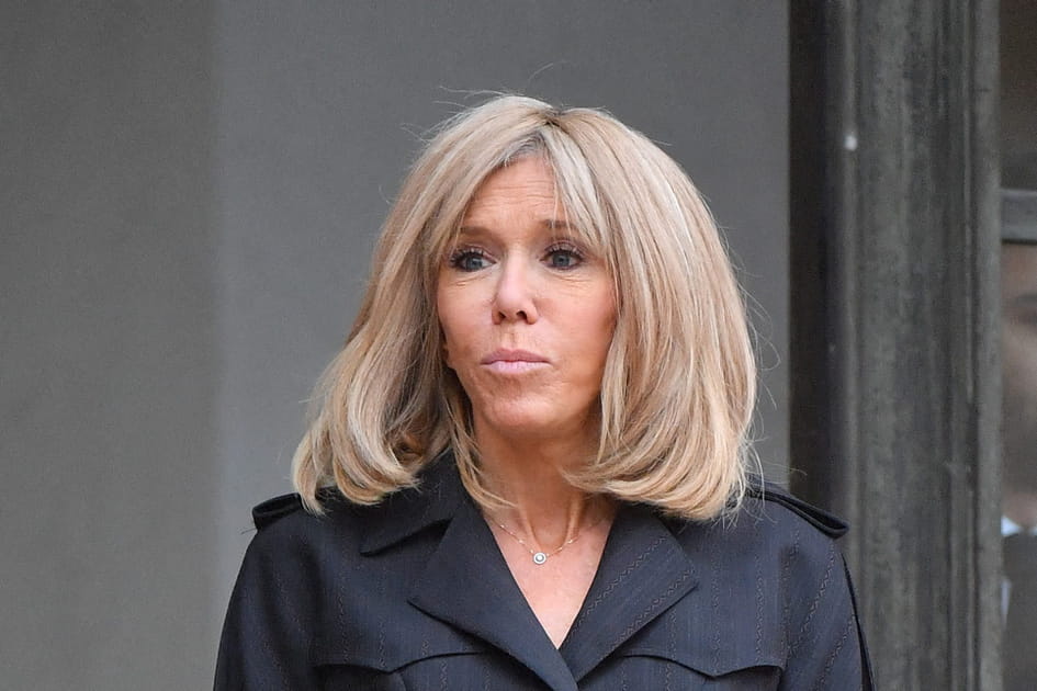 Brigitte Macron, sensationnelle avec son mi-long tout en volume