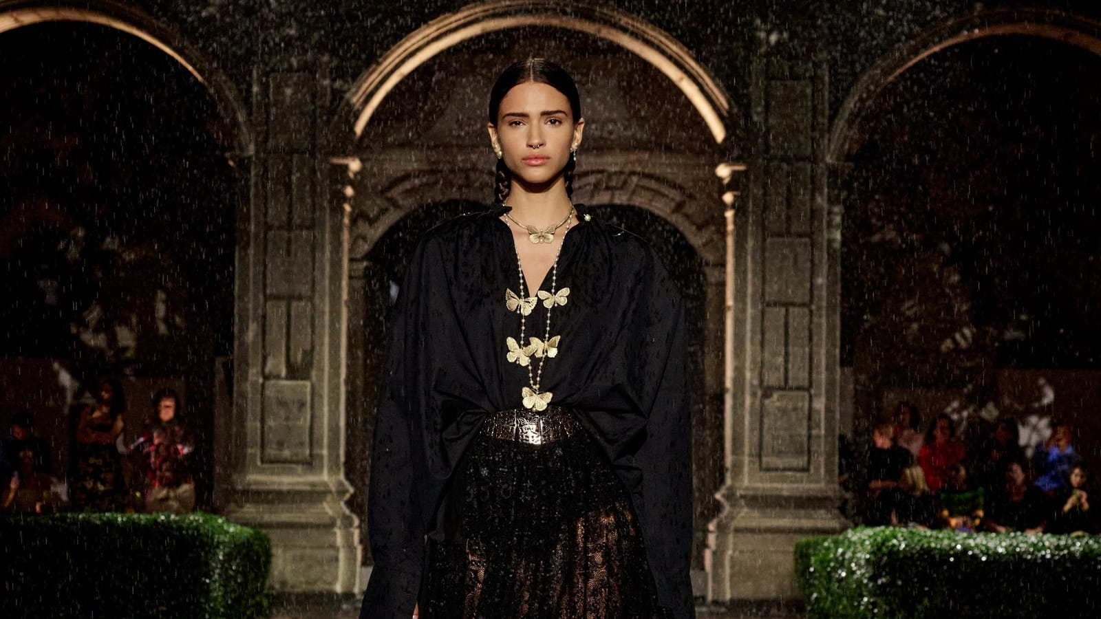 Look 10