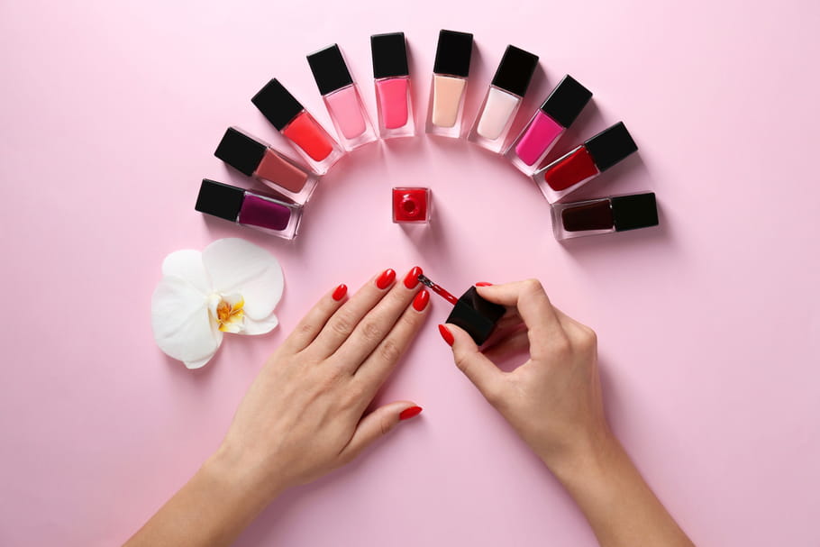 Bien appliquer et enlever son vernis à ongles