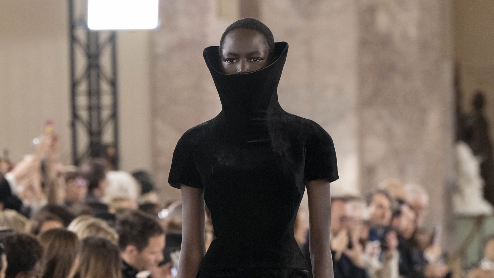 Look 3 du défilé Schiaparelli