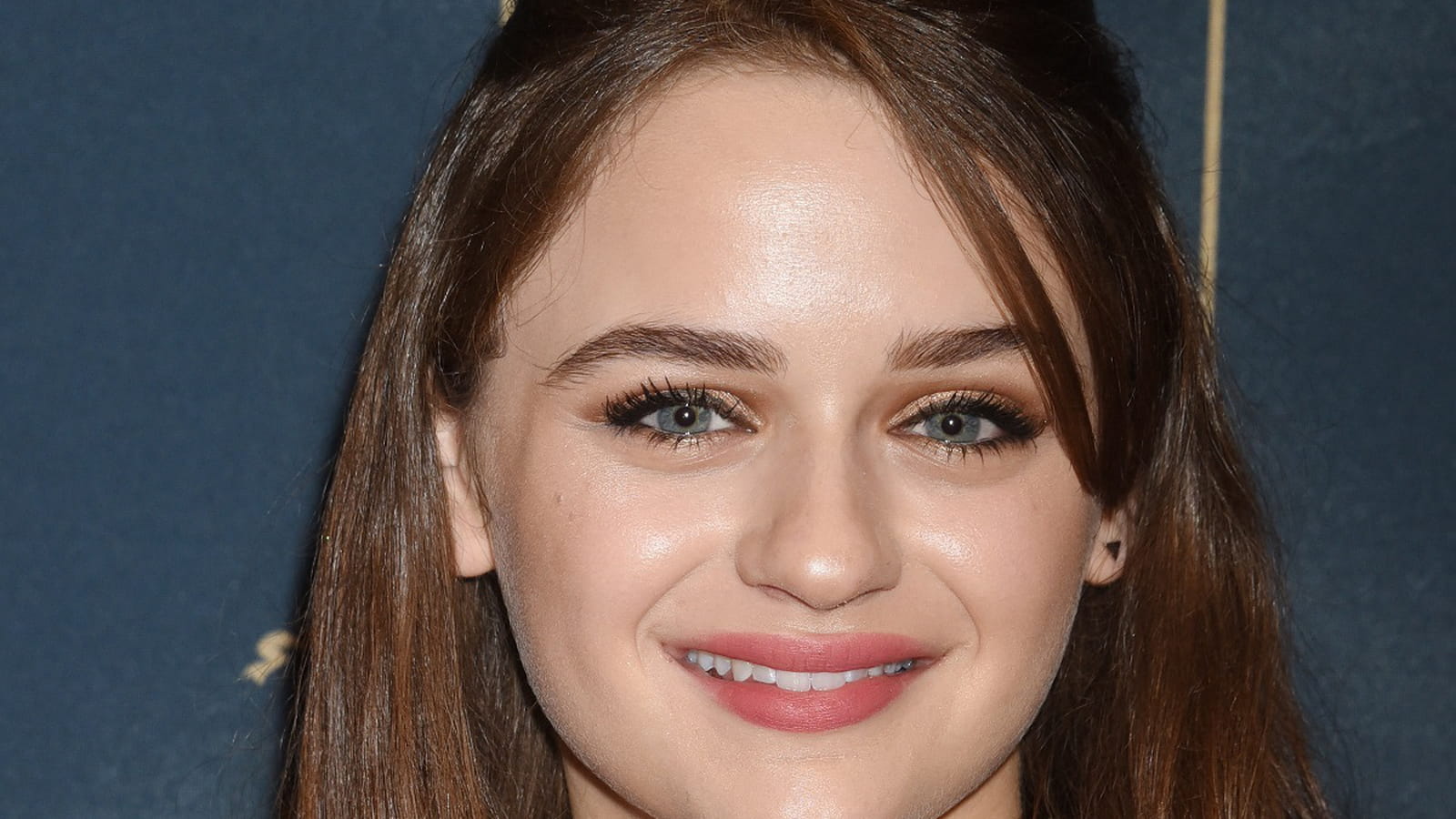 Joey King, cheveux longs