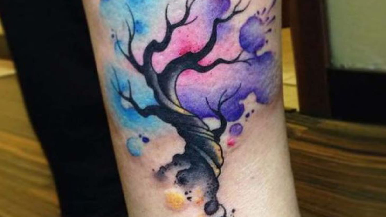 Arbre de vie colorée sur la cheville
