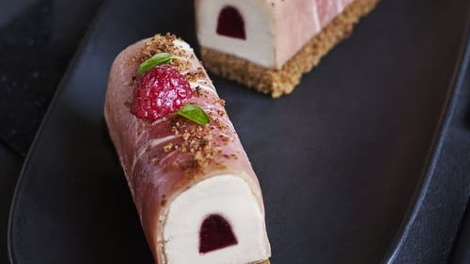 Bûche de Noël au foie gras et jambon cru