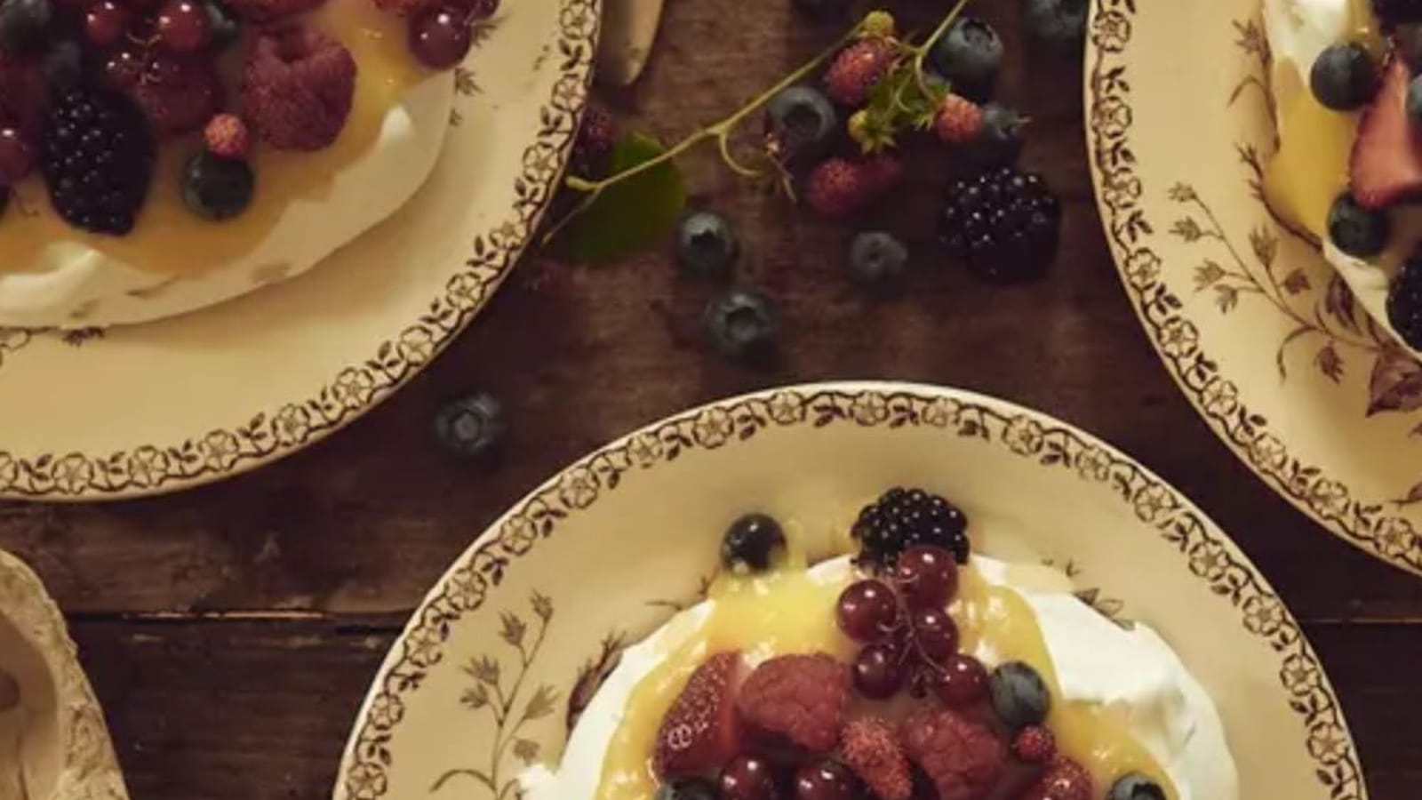 Pavlova au lemon curd et fruits rouges
