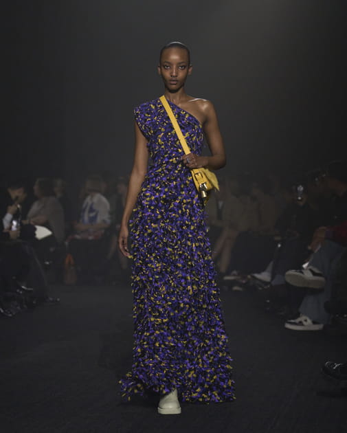 Look 35&nbsp;du d&eacute;fil&eacute; Burberry