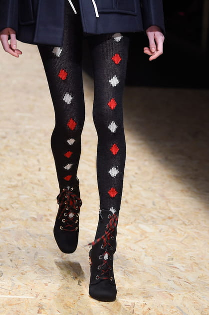 Les collants motif losange du d&eacute;fil&eacute; Prada