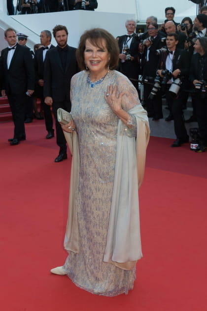 Claudia Cardinale en robe nude pailletée
