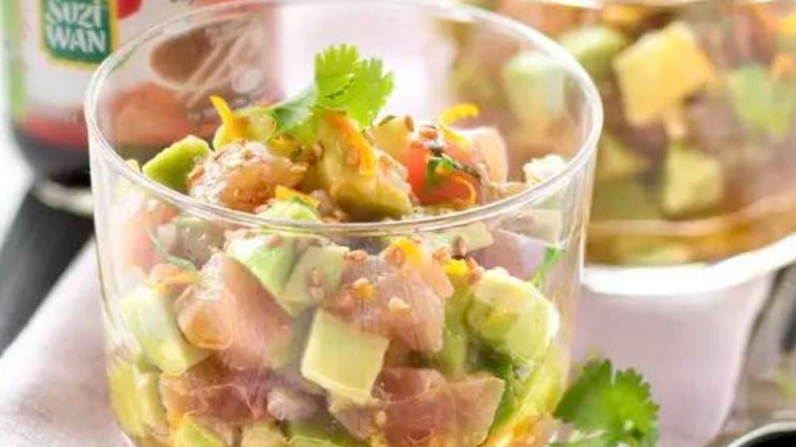 Verrines de tartare de thon et avocat à la sauce soja