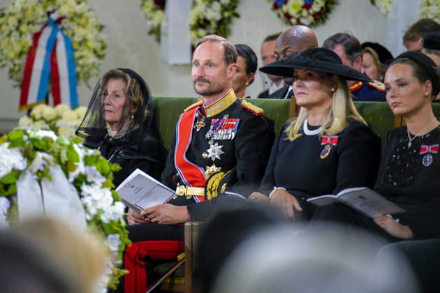 Obs&egrave;ques d'Harold de Norv&egrave;ge&nbsp;: l'&eacute;motion de sa famille dans la cath&eacute;drale