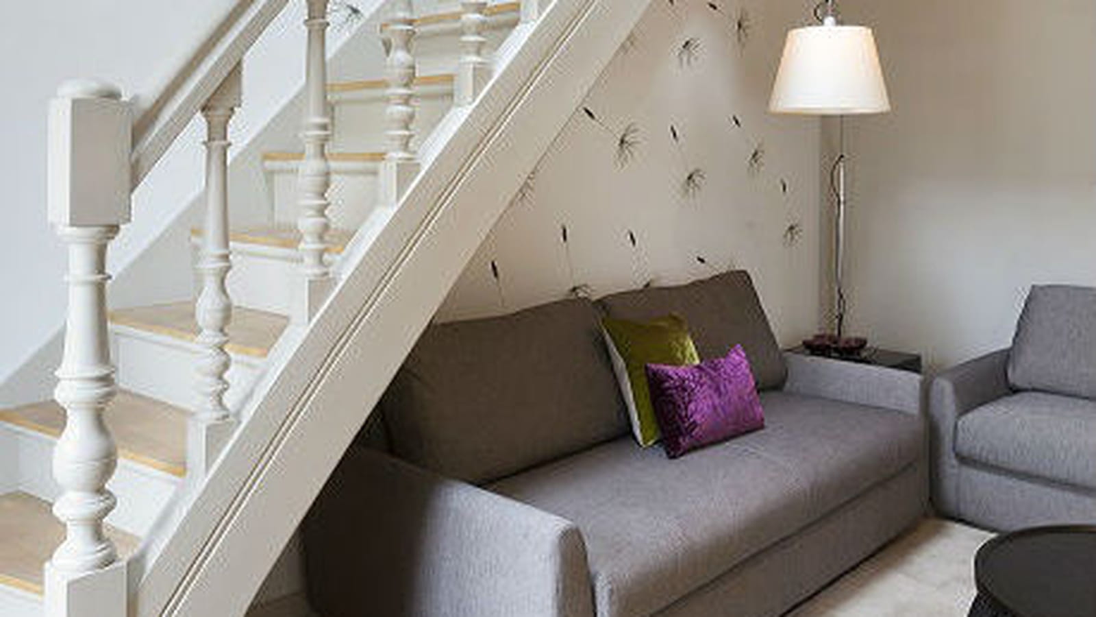 Sous l'escalier