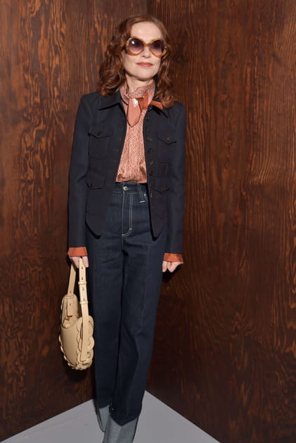 Isabelle Huppert au d&eacute;fil&eacute; Chlo&eacute;