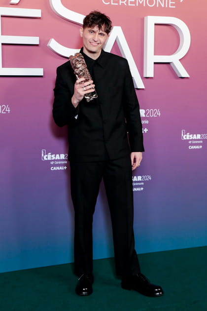 Rapha&euml;l Quenard en smoking et chemise noire Dior