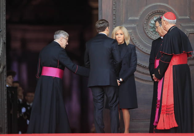 Brigitte et Emmanuel Macron arrivent &agrave; l'&eacute;glise Saint-Sulpice