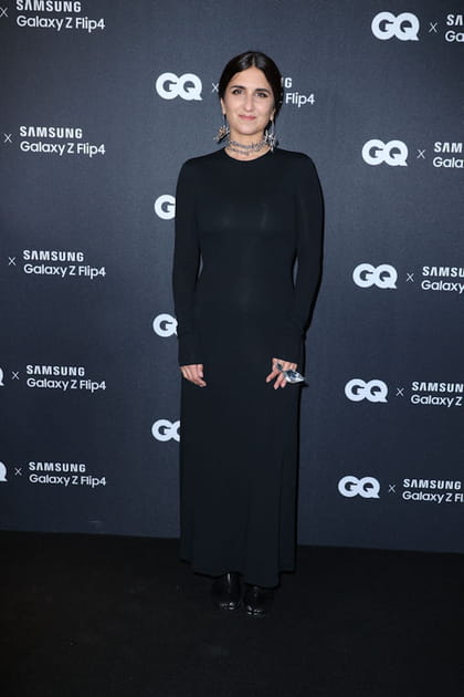 Géraldine Nakache en robe moulante noire Ralph Lauren