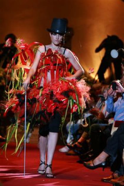 Une tenue florale très chic et choc