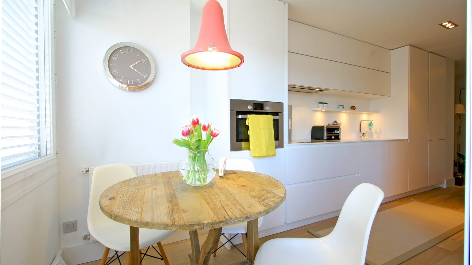 Une cuisine neuve brute
