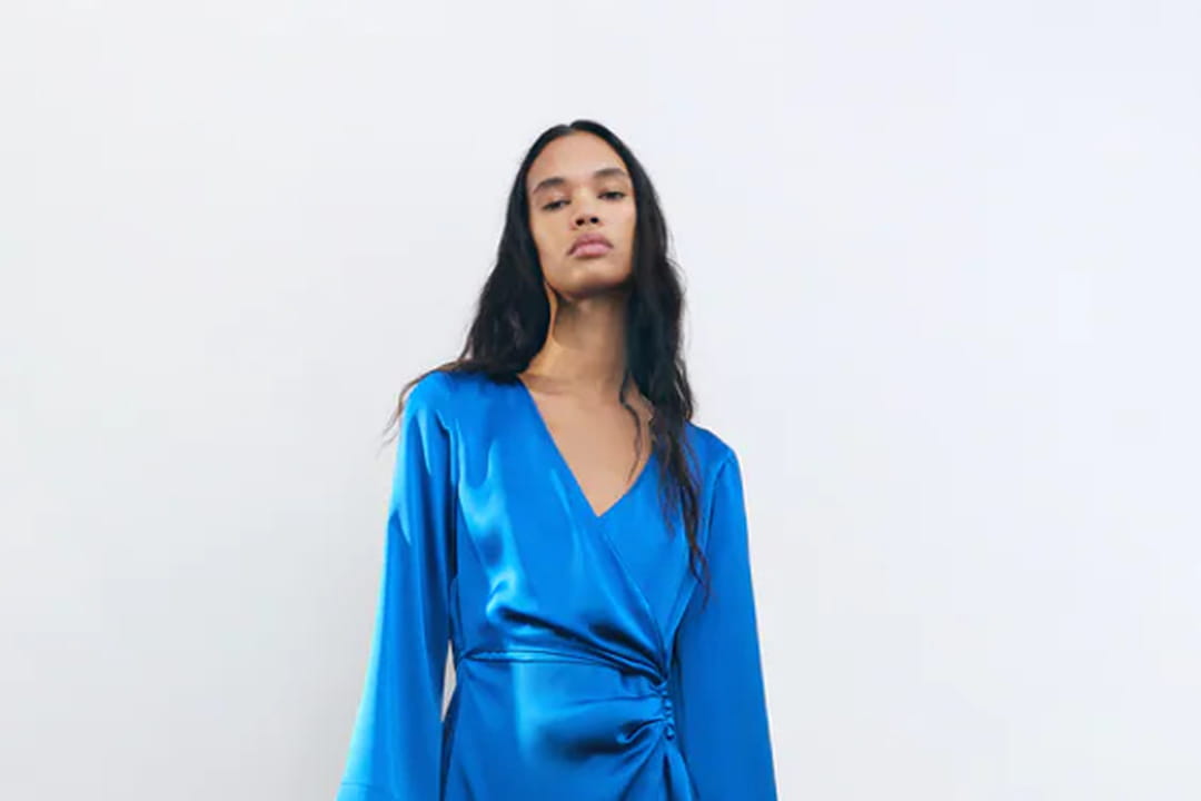 Robe portefeuille satin?�e de Zara