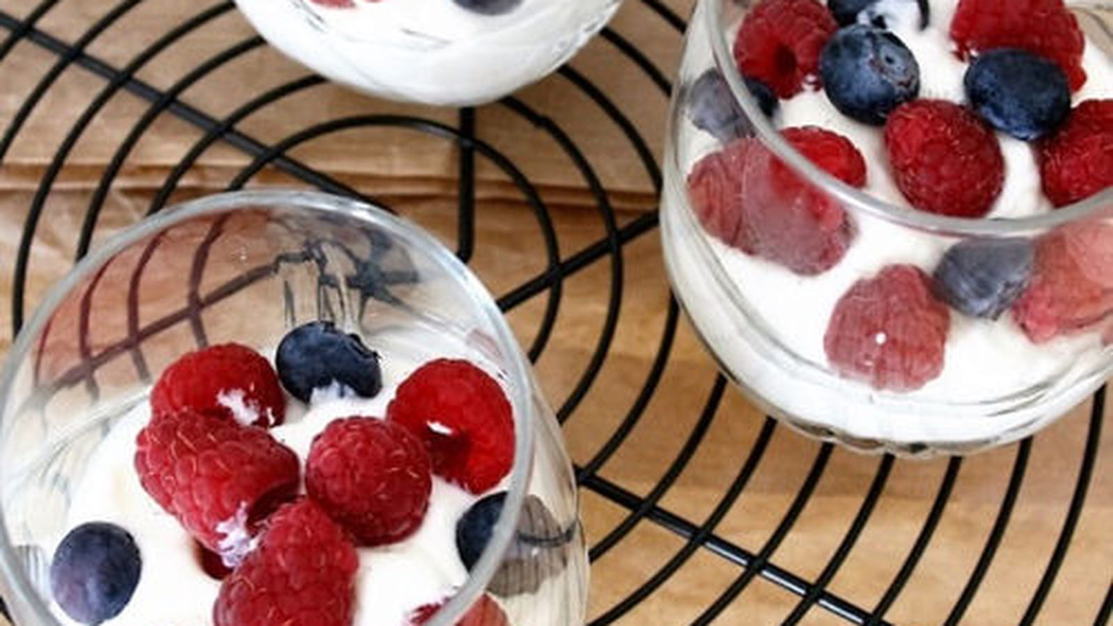 Mousse au fromage blanc bio aux fruits rouges, sans oeufs ni gluten