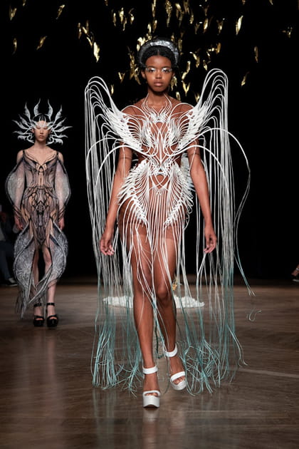 D&eacute;fil&eacute; Iris van Herpen haute couture automne-hiver 2022-2023