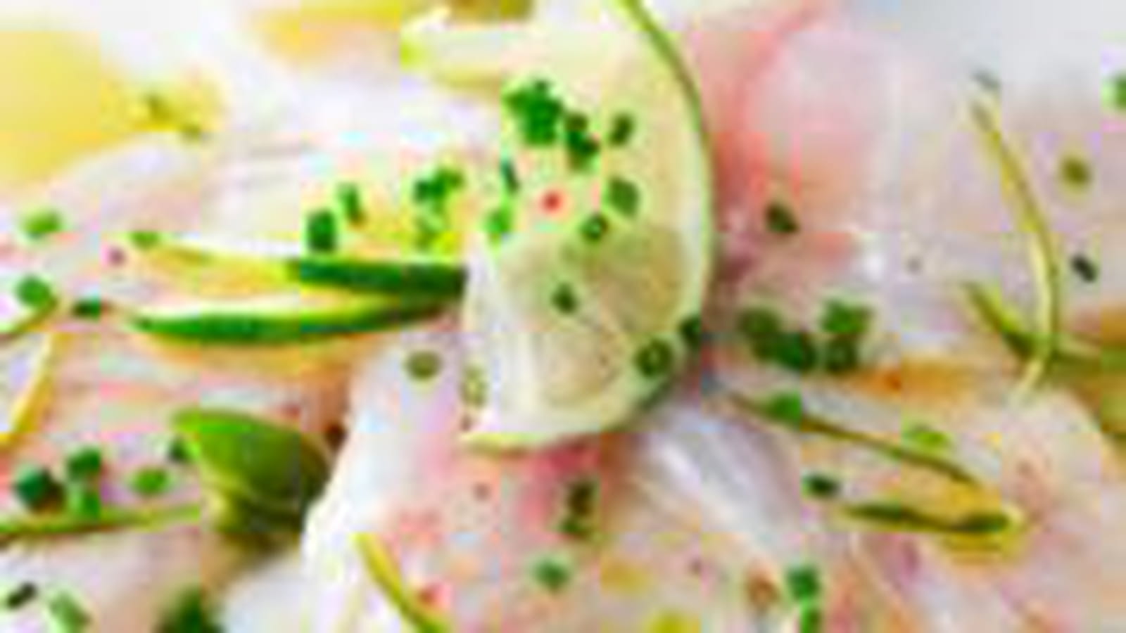 Carpaccio de bar aux pêches