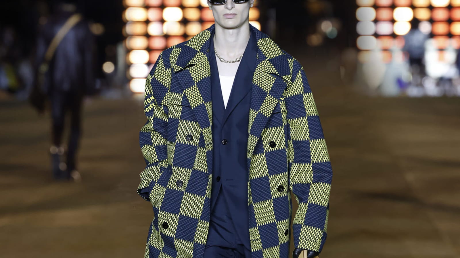 Look 32