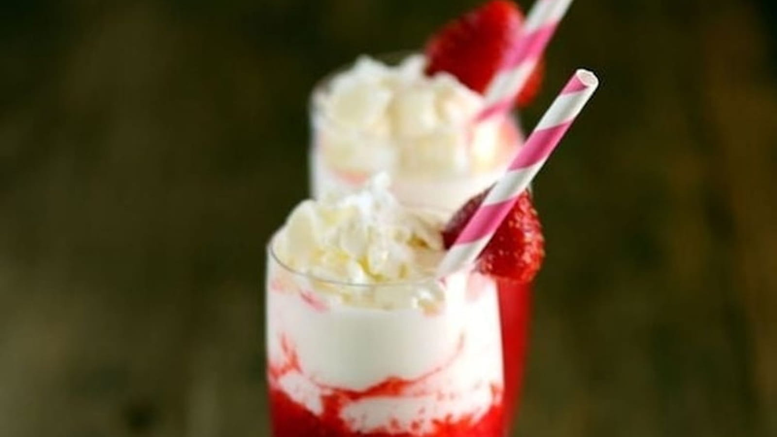 Cocktail fraises et framboises et chantilly au yaourt