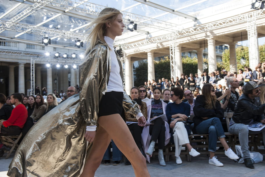 Comment porter le lamé et la tendance métallique ?